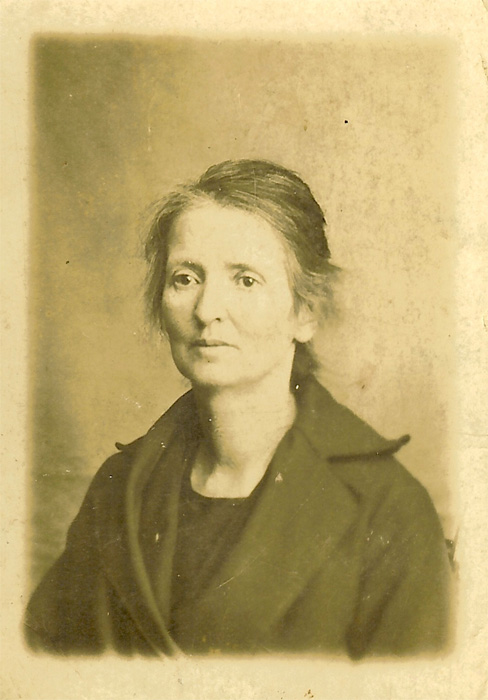 Julia Portaz, May 1927
